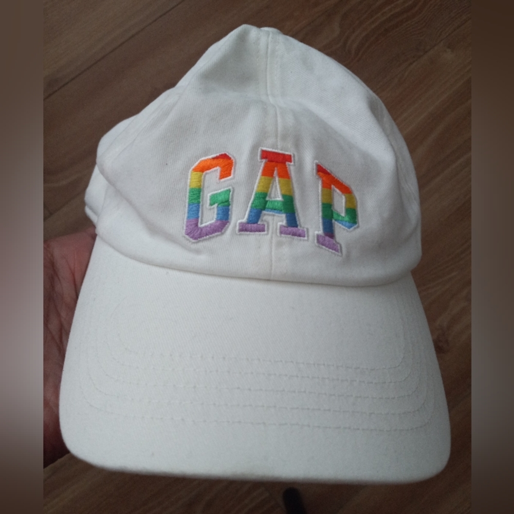 White and rainbow Gap hat
